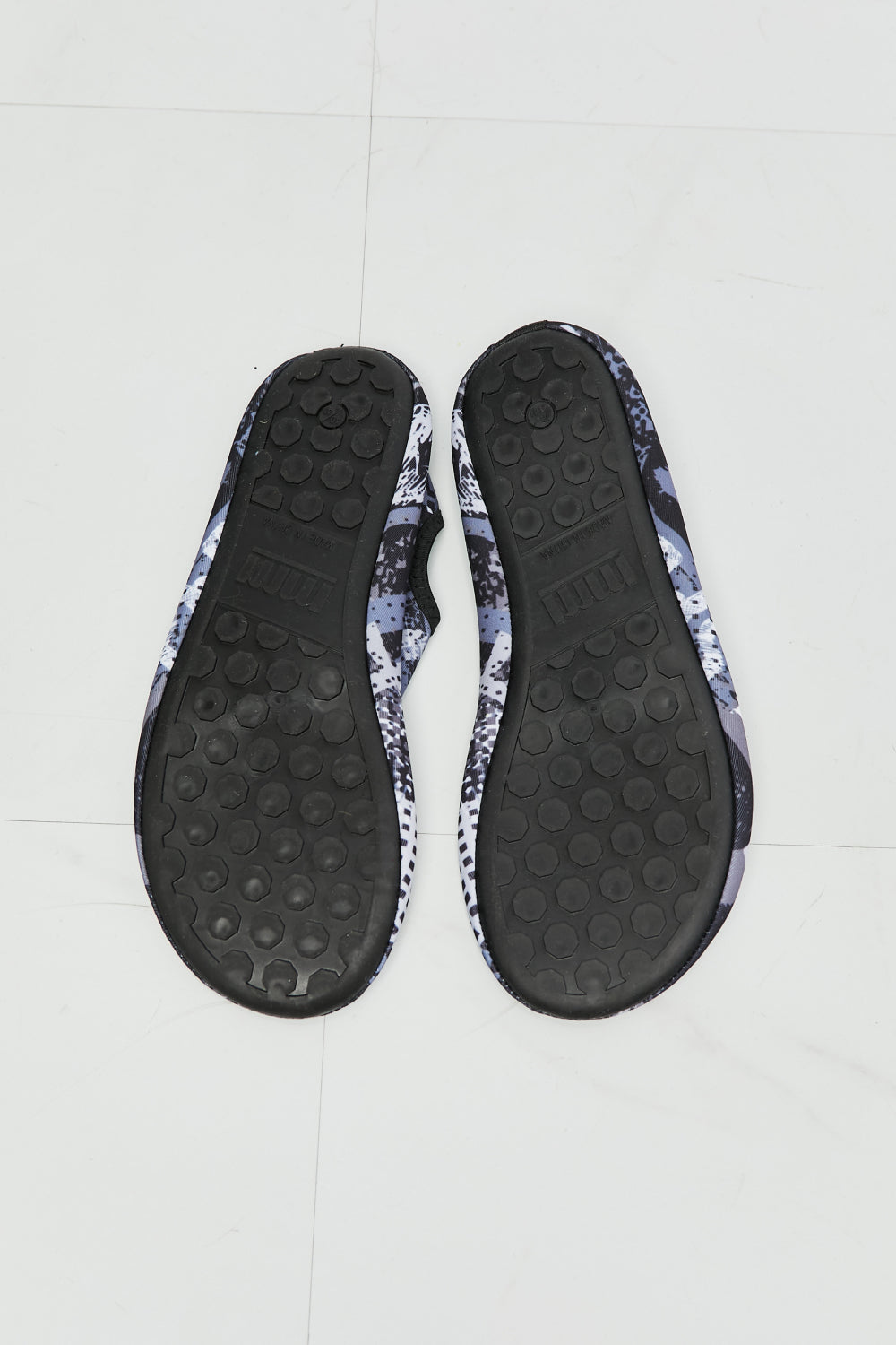 On The Shore Water Shoes Black